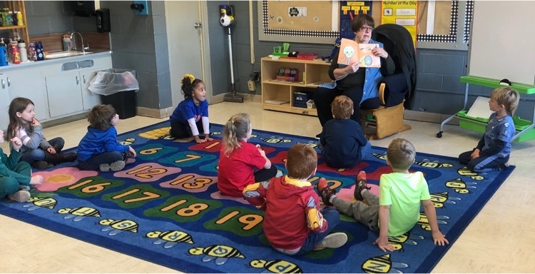 reading to kindergarten 